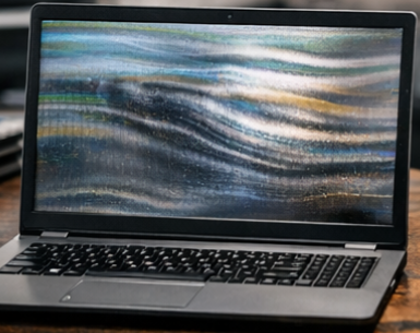 7種筆電螢幕壞掉情況：四、筆電螢幕內出現波紋